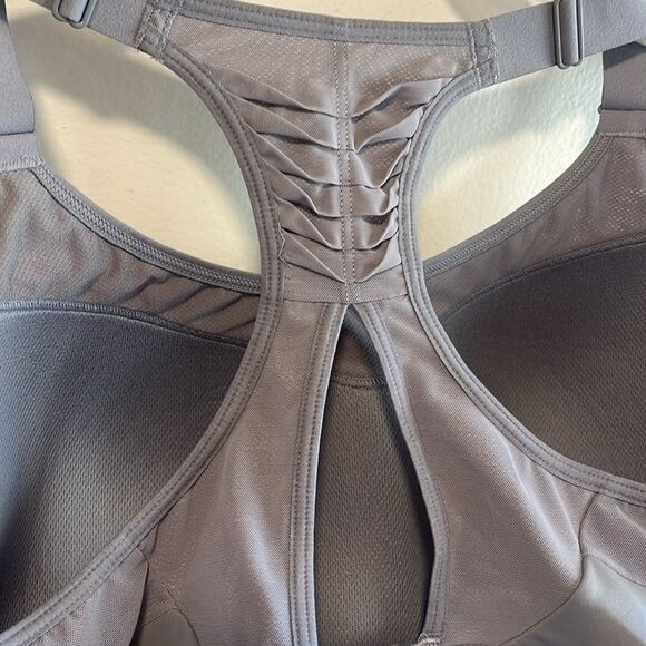 LIKE NEW VICTORIA SPORT SHIRRED RACERBACK 38D PADDED BRA - Picture 5 of 8